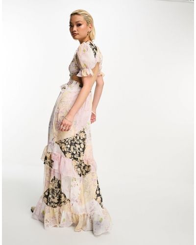 Reclaimed (vintage) Édition limitée - robe longue à fleurs et volants avec dos ouvert à liens - Neutre