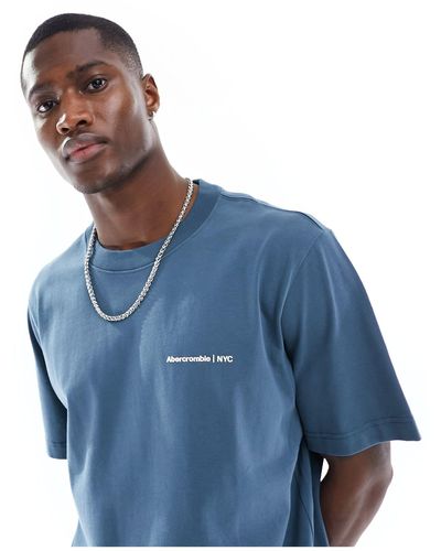 Abercrombie & Fitch T-shirt medio con logo micro sul davanti e sul retro - Blu