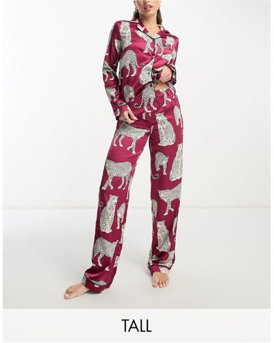 Chelsea Peers Tall – hochwertiger satin-pyjama aus oberteil mit reverskragen und hose - Rot