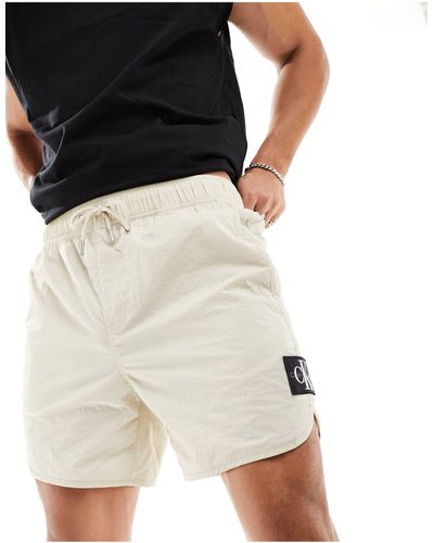 Calvin Klein Pantalones cortos beis con parche del logo cc - Blanco