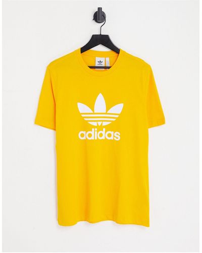 adidas Originals Camiseta dorada con trébol grande adicolor - Amarillo
