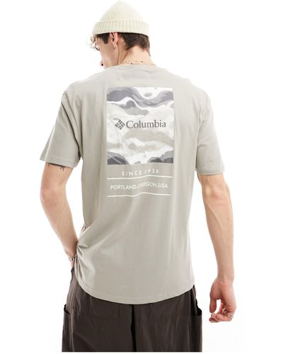 Columbia – barton springs – t-shirt mit gemustertem rückenprint - Grau