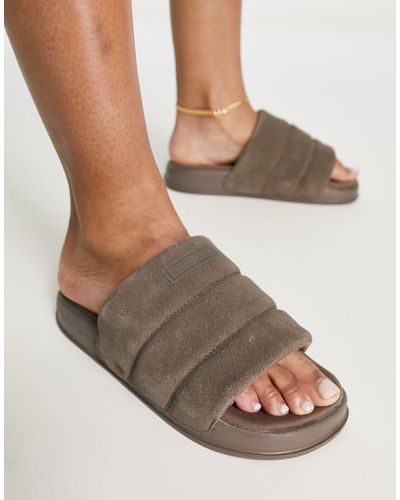 adidas Originals Adilette Essential Slides - Brown