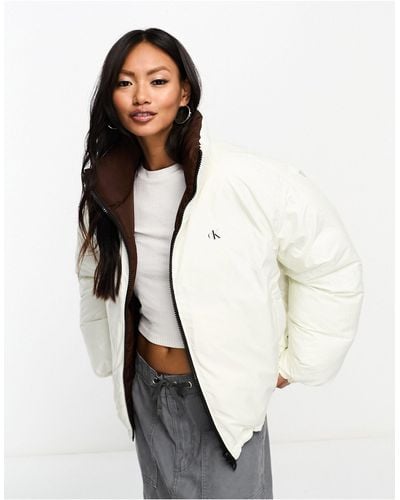 Calvin Klein – gesteppte wendejacke im 90er-stil - Weiß