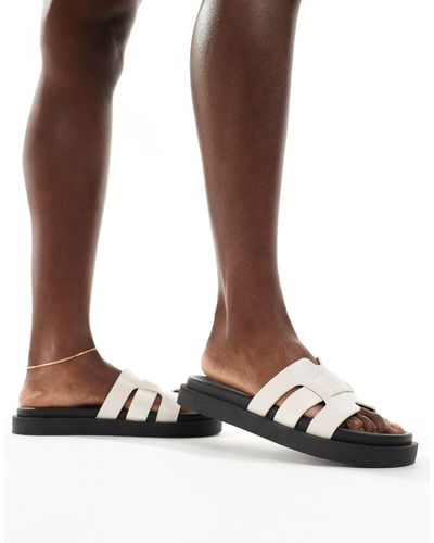 Schuh Timmy - sandales plates effet croco - écru - Marron