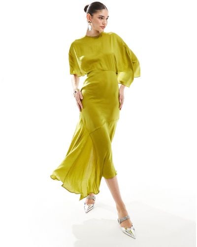 ASOS Robe satinée mi-longue à ourlet asymétrique et manches évasées - chartreuse - Jaune