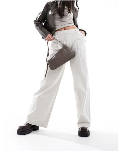 ONLY Pantalon ample à taille haute et détail plissé - taupe - Blanc
