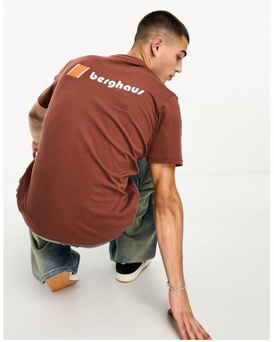 Berghaus T-shirt marrone con stampa sul retro original heritage