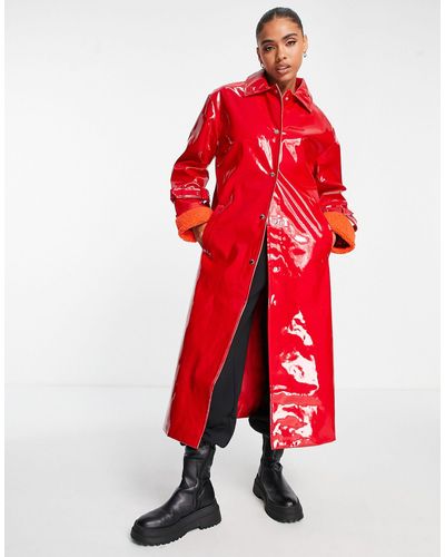 Missguided Manteau habillé en vinyle avec poignets en fausse fourrure - Rouge
