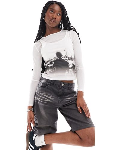 ASOS T-shirt court double épaisseur en tulle à manches longues et motif photo - Blanc