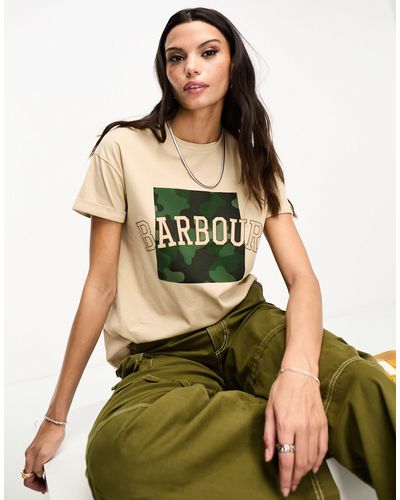 Barbour Esclusiva x asos - t-shirt color avena con motivo camouflage e logo - Verde