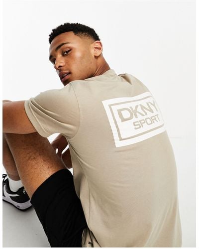 DKNY Camiseta color piedra con logo grande - Neutro