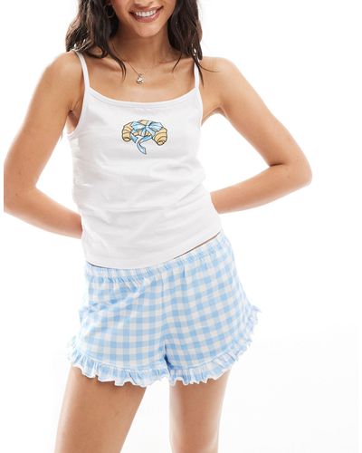 ASOS – pyjama mit camisole mit croissant-print und shorts mit rüschensaum - Blau