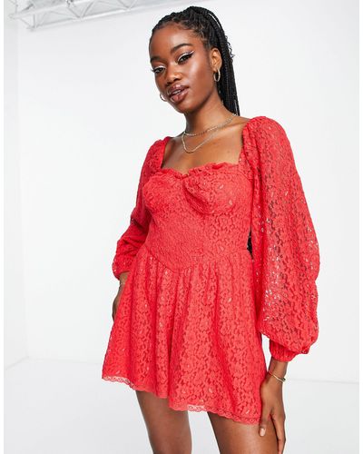 Miss Selfridge – playsuit aus spitze mit bindedetail vorne - Rot