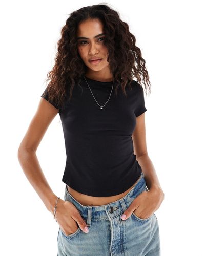 Weekday Super Soft Fitted T-shirt With Curved Hem - Black