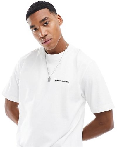 Abercrombie & Fitch Camiseta blanca con micrologo trend - Blanco