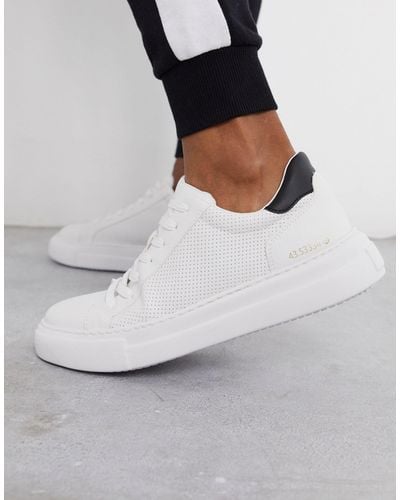 Pull&Bear Zapatillas blancas con suela gruesa y talón en contraste - Blanco