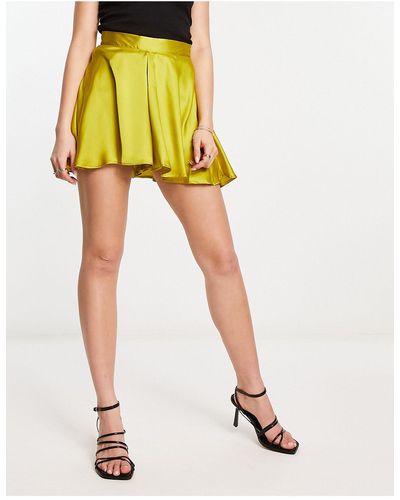 ASOS – schwingende satin-shorts - Gelb