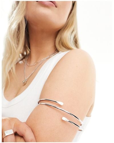 ASOS Asos Design Curve Arm Cuff With Wraparound Wire Design - Natural