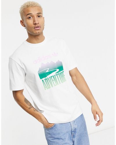 adidas Originals Camiseta blanca con estampado gráfico 'Adventure' - Multicolor