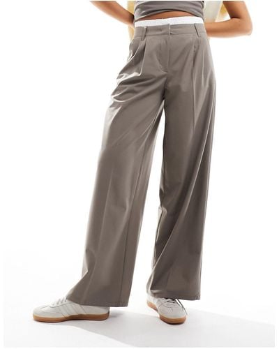 Bershka Pantalon habillé avec taille style boxer - marron - Blanc