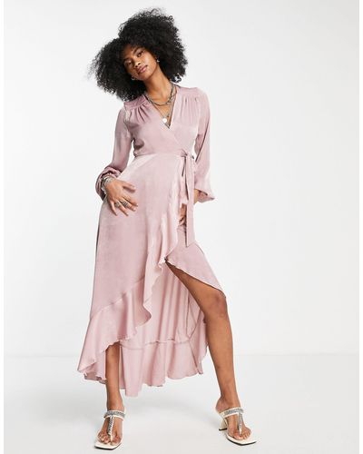 Flounce London – langärmliges maxi-wickelkleid aus satin - Pink