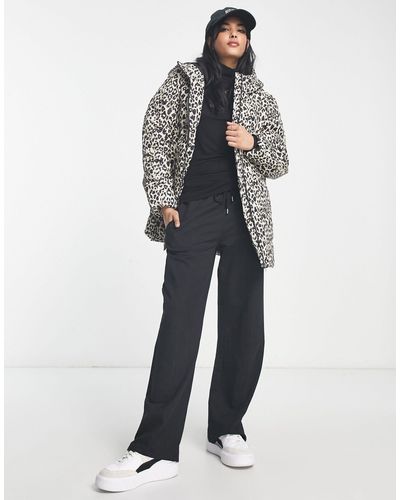Vila – wattierter mantel mit leopardenmuster und kapuze - Mehrfarbig