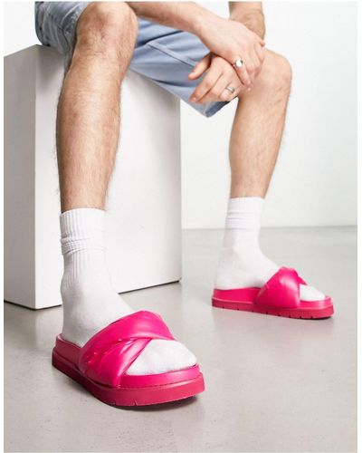 Public Desire – man –kylo – slider mit wattiertem riemen im knotendesign - Pink