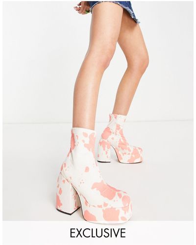 Daisy Street Exclusivité - bottes à talon et semelle plateforme - rose imprimé vache - Multicolore