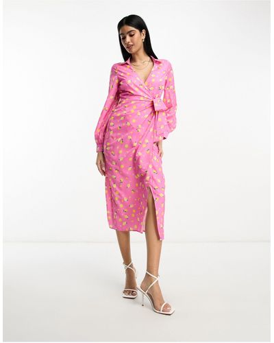 In The Style – seitlich gebundenes midi-hemdblusenkleid - Pink