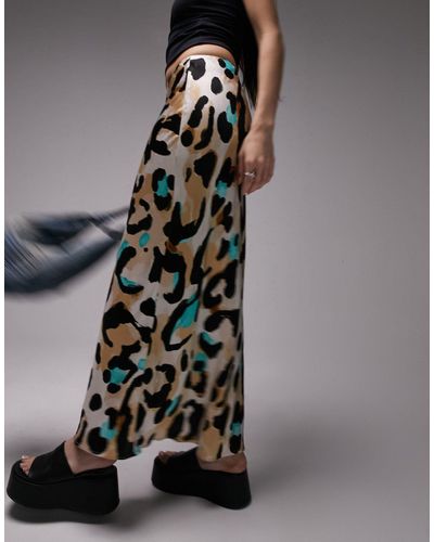 TOPSHOP Jupe mi-longue en satin coupée en biais à imprimé léopard - Multicolore