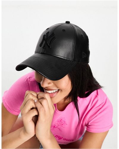 KTZ Exclusive Ny 9forty Cap In Leather Look in Black