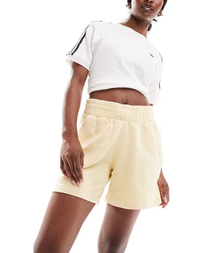 adidas Originals – essentials – jersey-shorts - Natur