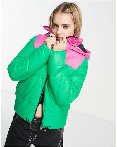 Noisy May Chaqueta verde y rosa luminoso acolchada con capucha exclusiva