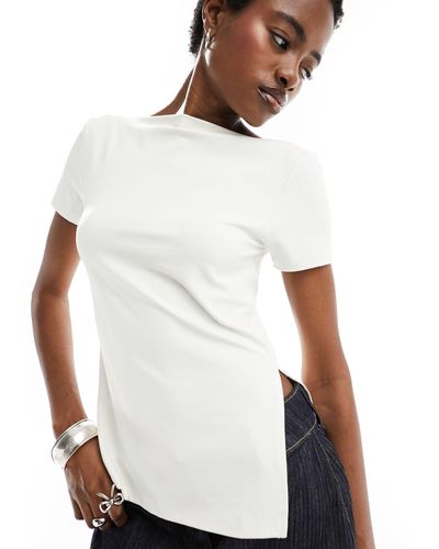 ONLY T-shirt taglio lungo color crema con maniche ad aletta e spacco laterale - Bianco