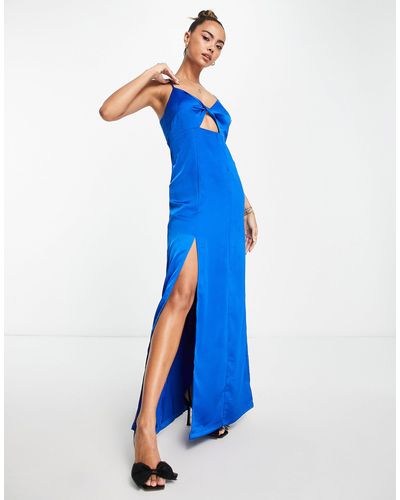 Vero Moda X victoria waldue - robe longue à fines bretelles en tissu satiné avec découpes et fente sur la cuisse - Bleu