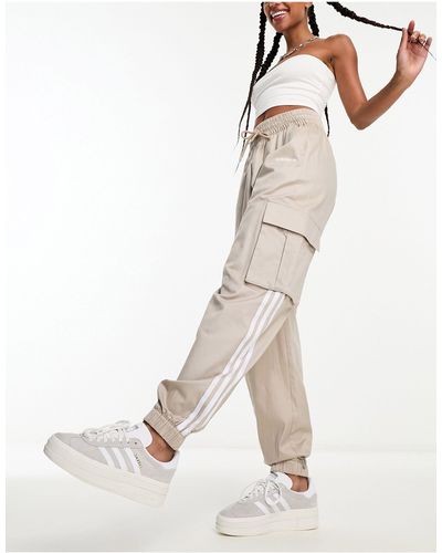 adidas Originals Pantaloni cargo beige wonder con tre strisce - Neutro