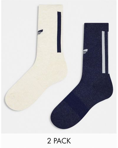 adidas Originals Confezione da 2 paia di calzini bianco sporco e blu navy con trifoglio