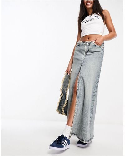 Weekday Anaheim - jupe longue en jean à taille basse avec fente sur le devant - taché - Blanc