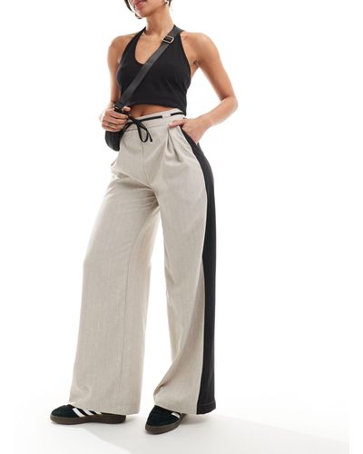 Reclaimed (vintage) Pantalones sin cierres con banda lateral y detalle - Blanco