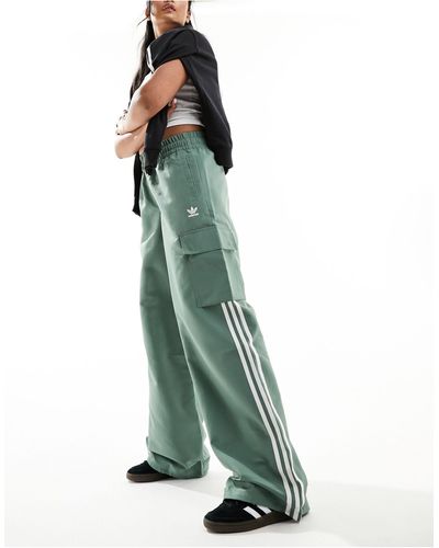 adidas Originals Pantalon cargo à 3 bandes - kaki - Vert