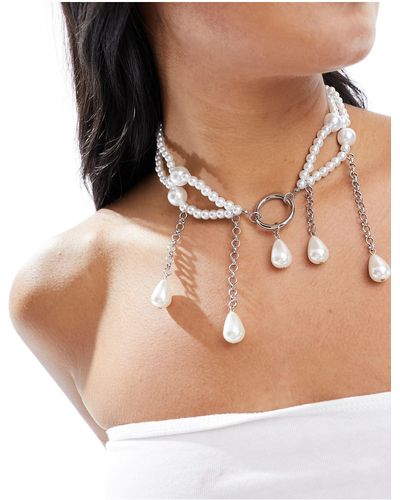 Reclaimed (vintage) Romantic Drippy Pearl Necklace - White