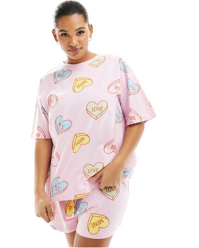 ASOS Asos design curve - set pigiama oversize con stampa a cuori con pantaloncini e t-shirt - Rosa