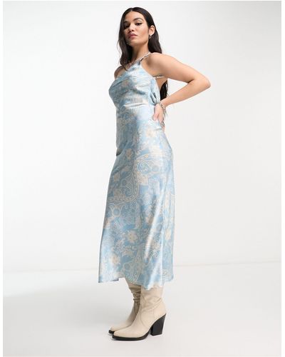 emory park Satijnen Midaxi-jurk Met Paisleyprint En Blote Schouder - Blauw