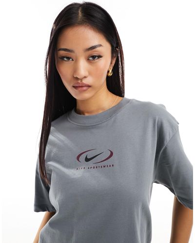 Nike T-shirt boyfriend fumo con logo swoosh - Grigio