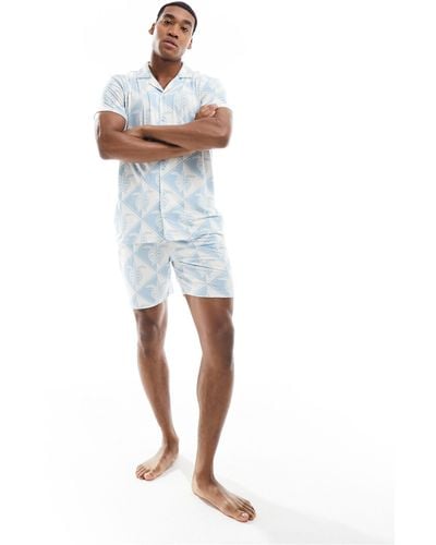 Chelsea Peers Pyjama avec chemise manches courtes à revers et short en polyester - imprimé géométrique et tortue - Blanc