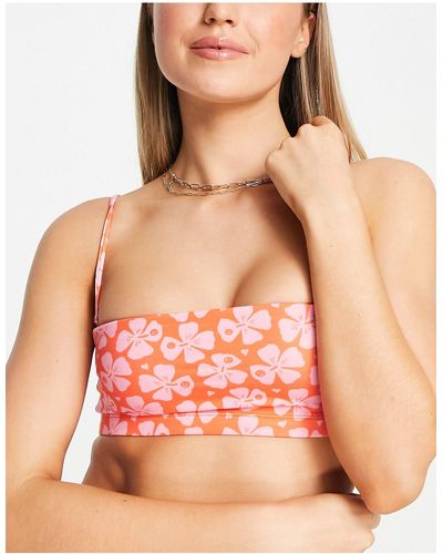 Monki Top bikini a fascia con fiori hawaiani rosa