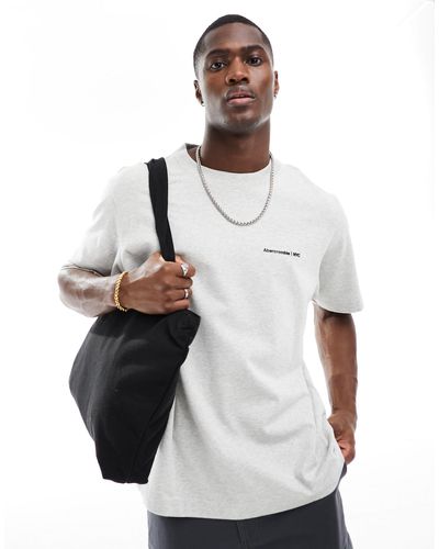 Abercrombie & Fitch Camiseta gris jaspeado con logo pequeño en el pecho trend - Blanco