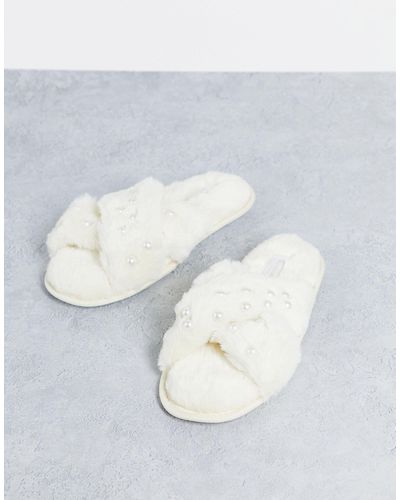 Accessorize – flauschige pantoffeln mit kunstperlen - Weiß