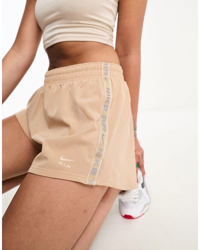 Nike Air - short rétro 3 pouces en tissu dri-fit à taille mi-haute - beige - Neutre